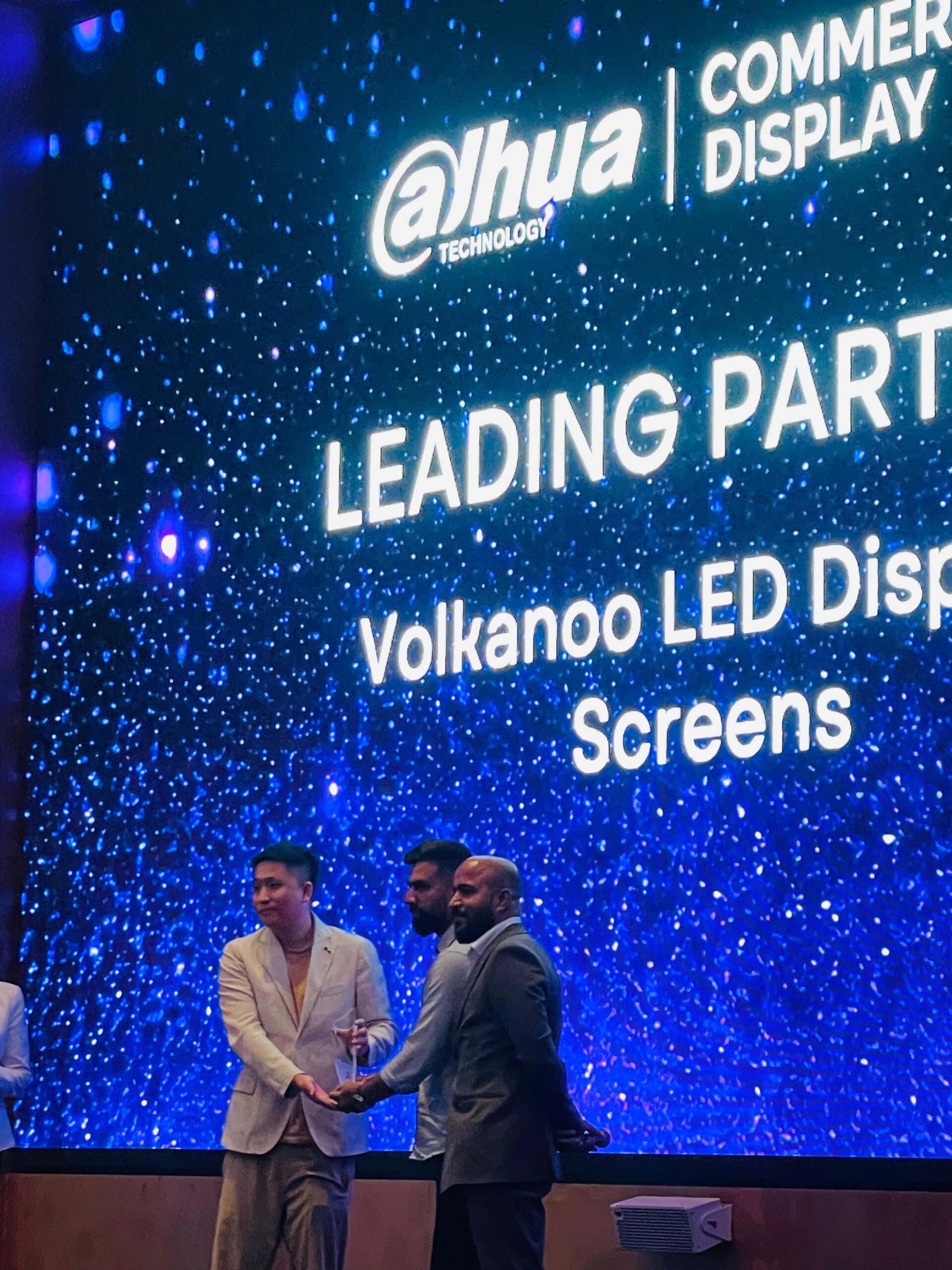dahua-leading-partner-appreciation-award-in-uae (1)